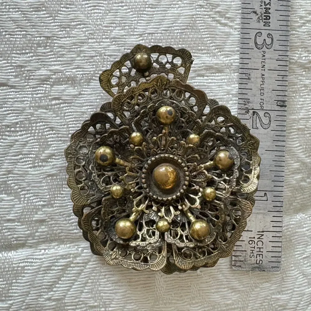 Vintage New England Glassworks Large 2.75” Fur Scarf Clip Deco Filigree 1920’s